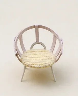 Small paper model of the chair